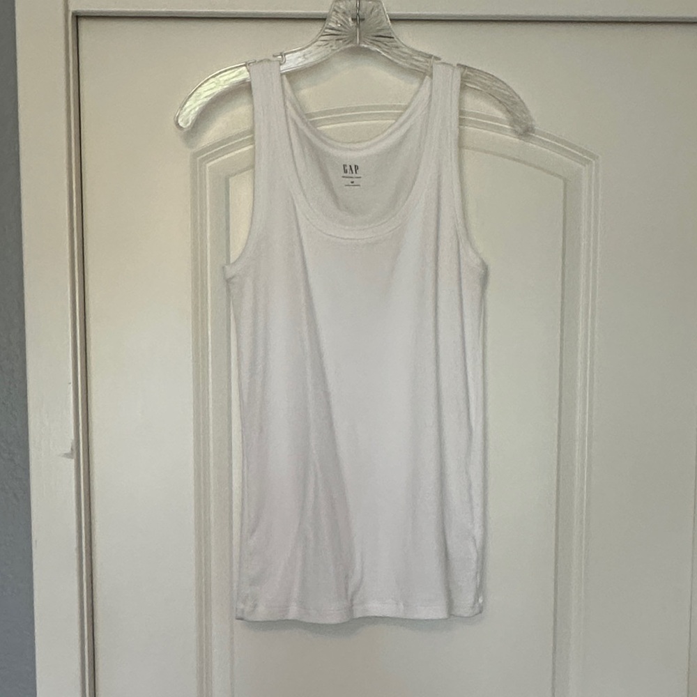 GAP White Modern Tank